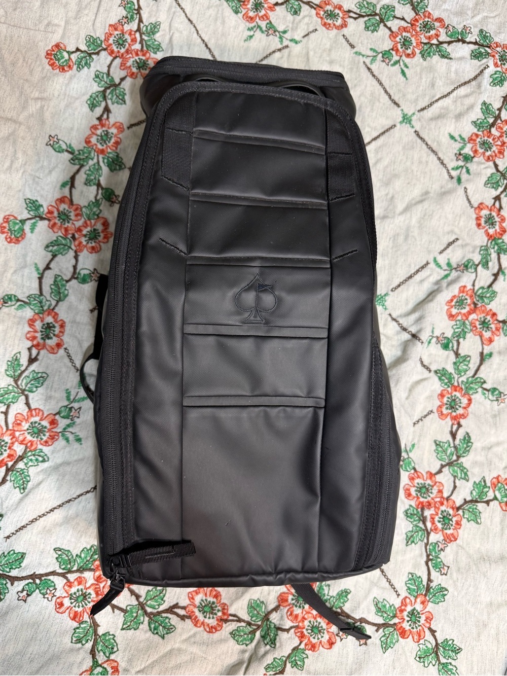 DB Hugger Pins and Aces Backpack Golf